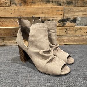 Ankle cut out peep toe ankle booties